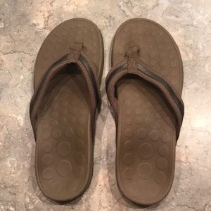 Orthaheel flip flops. Brown. Size 9. EUC.